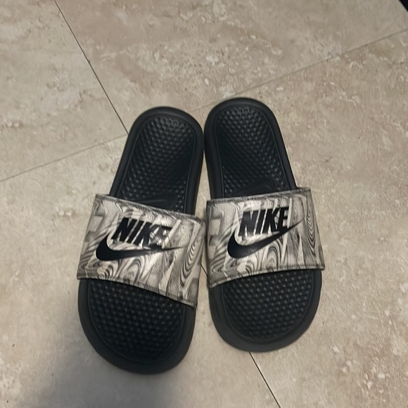 Nike Slides - Picture 2 of 3